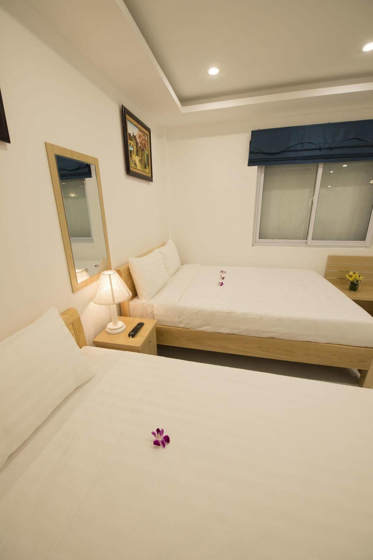 Ha Noi Holiday Center Hotel Hanoi Exterior photo